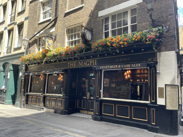 Medium Display 2025 – The Magpie Public House